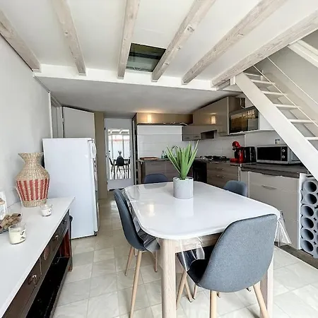 Maison 6 Couchages Cyprien Holiday home *